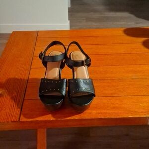 Sexy Report Evelyn open toe block heals